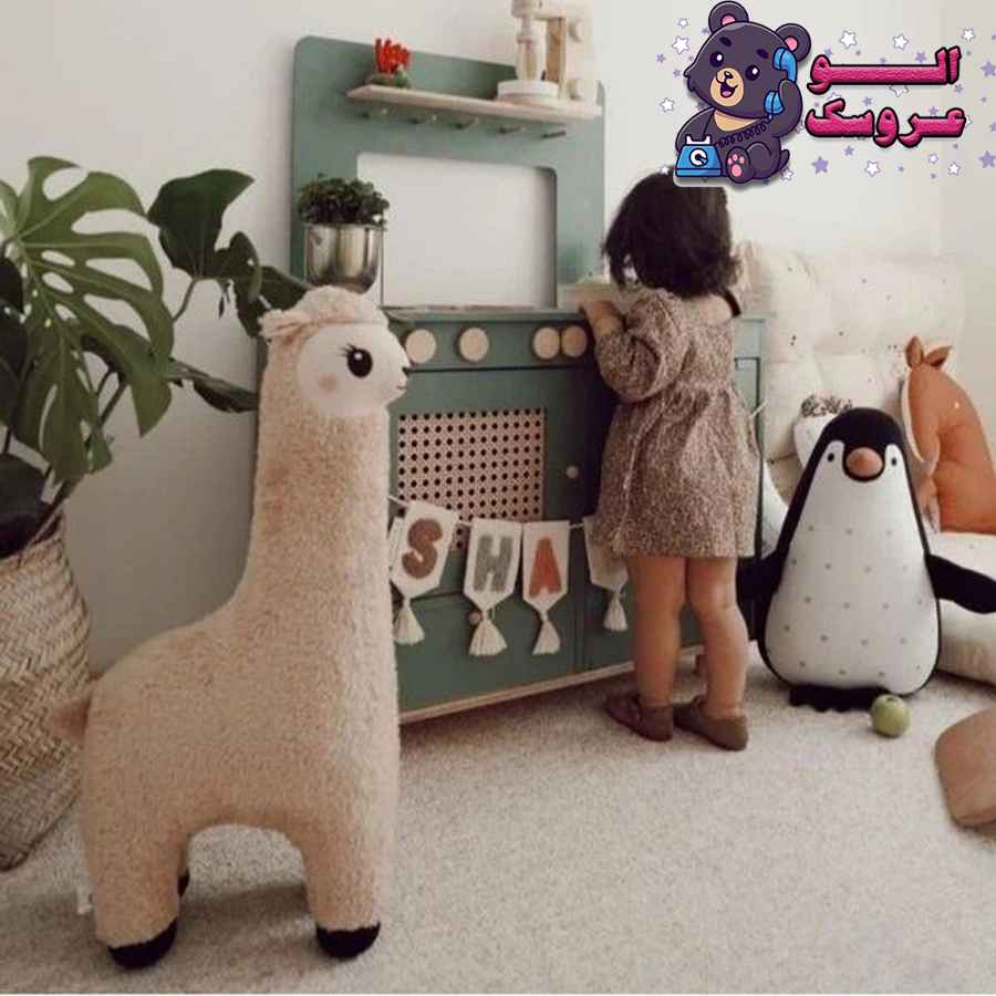 عروسک لاما ایستاده