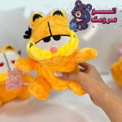 عروسک گارفیلد نشسته