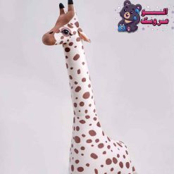 عروسک زرافه ایستاده